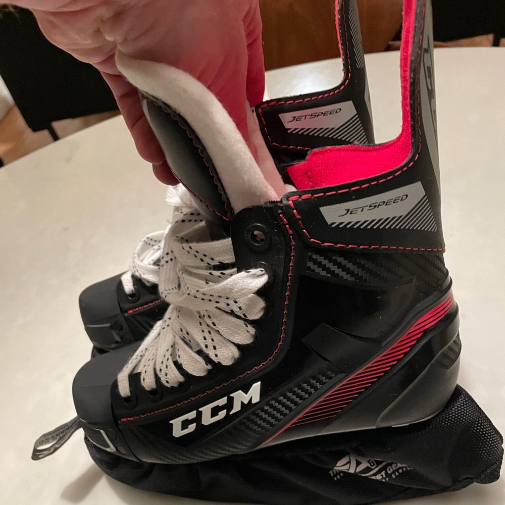 CCM youth hockey skates size 2